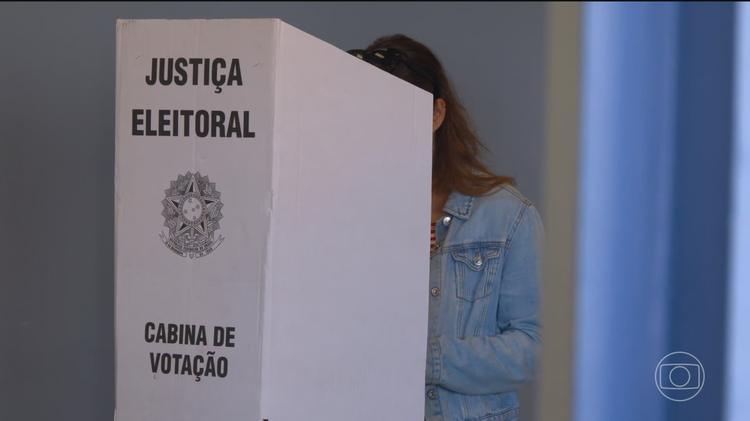 Cerca de 160 milhões de brasileiros estão aptos a participar do segundo turno das eleições no domingo (25)