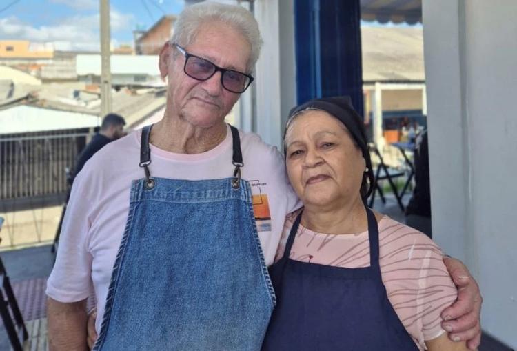 Aldemar e Rosa na sua lanchonete em Macapá, recuperada após os prejuízos com o apagão: 