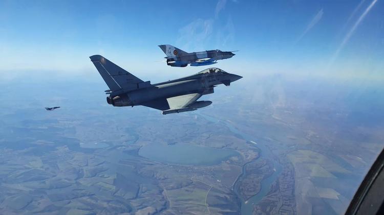 Caccia italiani contro droni russi: alta tensione sul confine est della Nato