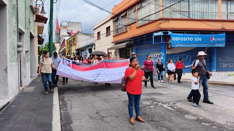 ¿Por qué los maestros de Cuernavaca no ceden? La lucha contra la Ley del ISSSTE se intensifica
