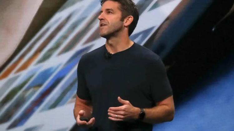 JOHN TERNUS: SUKSESOR TIM COOK YANG TIDAK (TERLALU) KONVENSIONAL