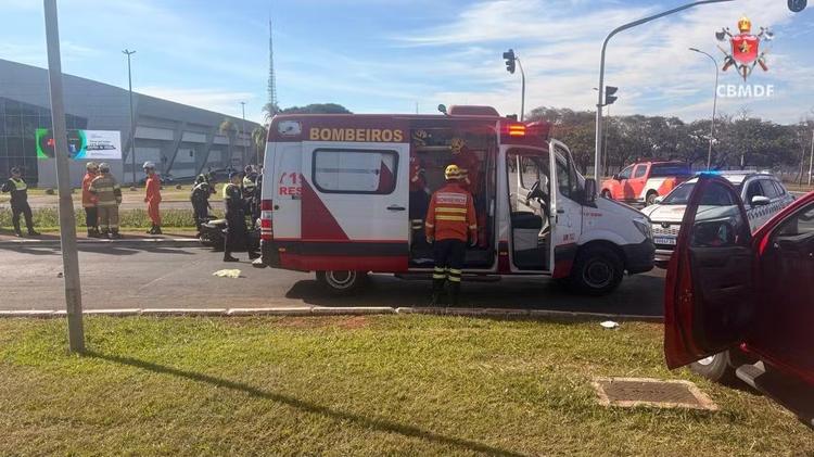 Motociclista morre após acidente com carro no centro de Brasília