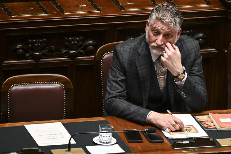 Il ministro Giuli: "Sterilizzati i tagli a spettacolo dal vivo, 6 milioni per assunzioni al ministro e 20 al fondo cinema"