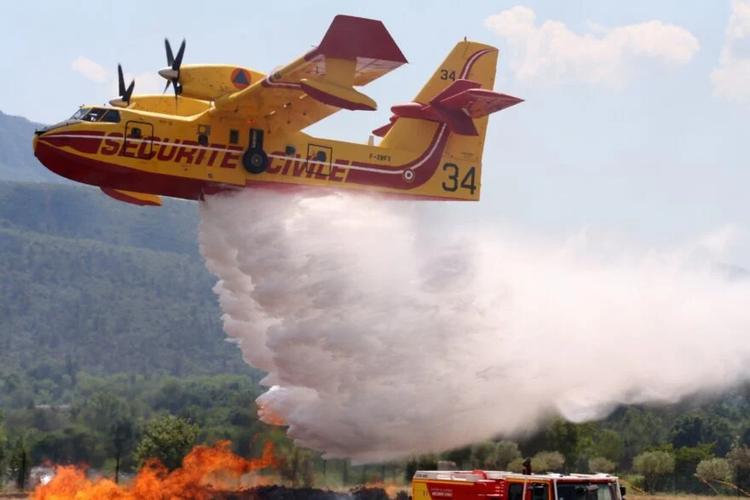 «&nbsp;On est pas efficaces&nbsp;» : l’un des rares pilotes de Canadair se confie sur les incendies en France