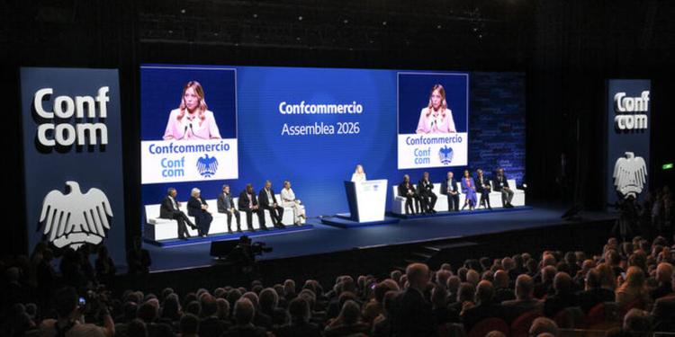 Meloni all'assemblea di Confcommercio: "L'Italia non è la Repubblica delle banane, no alla patrimoniale"