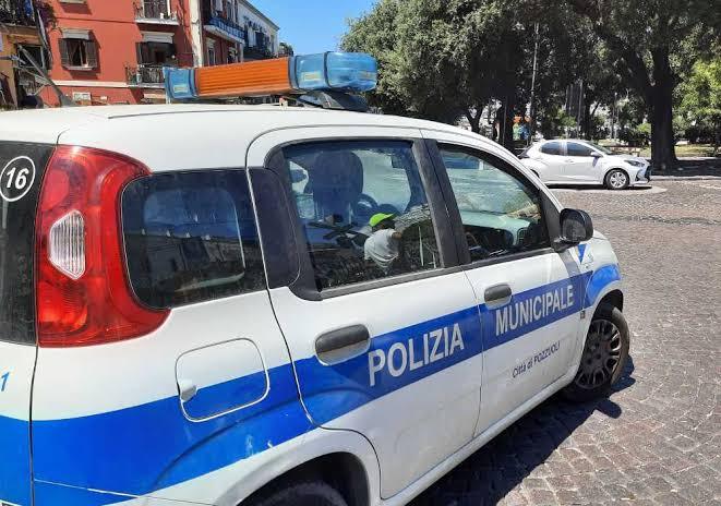Travolge e investe motociclista a Monteruscello, denunciato 45enne di Quarto