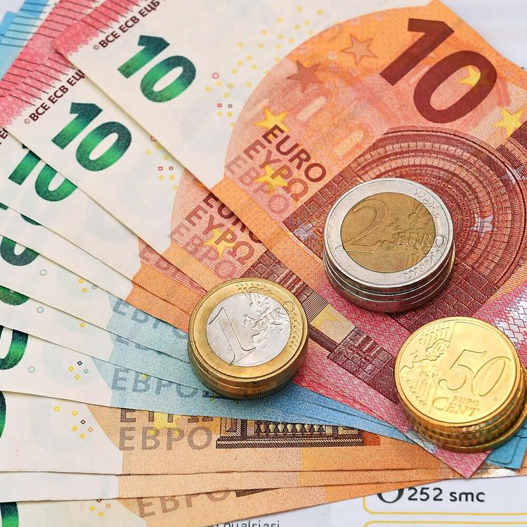 Una 90enne siciliana riceve una bolletta idrica da 12mila euro