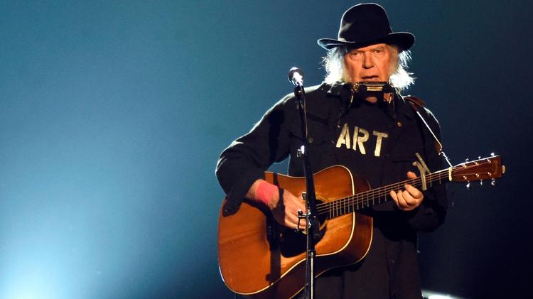 O próximo álbum de Neil Young contará com três músicas que ele escreveu em 1963