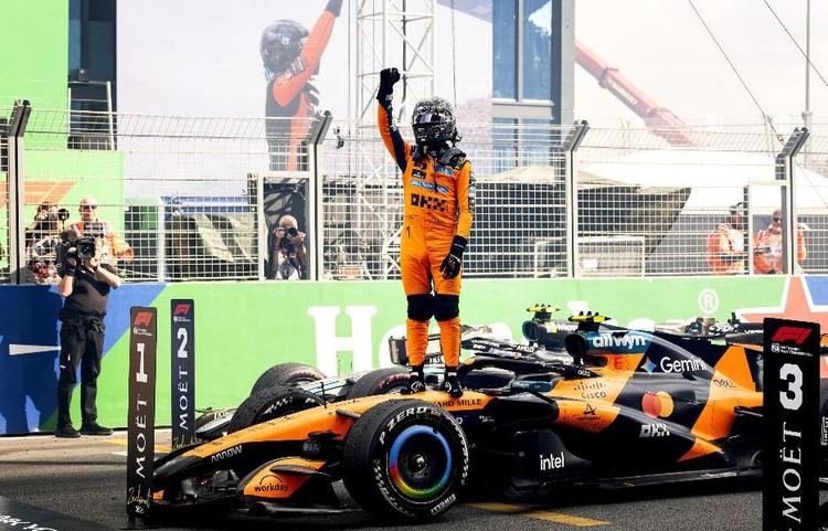 Norris trionfa in Olanda davanti a Kimi Antonelli e Russell. Le Ferrari di Hamilton e Leclerc ai piedi del podio