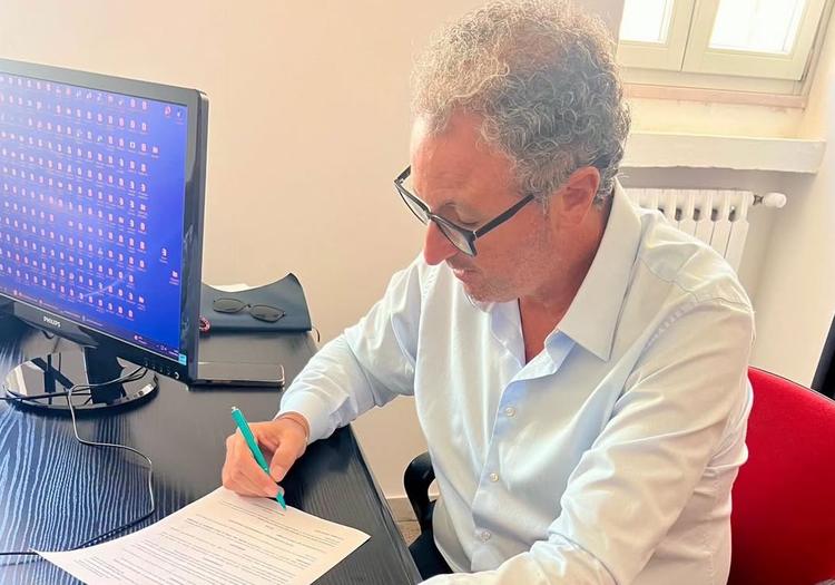 Carovigno, Lanzilotti ritira le dimissioni: “Torno sindaco, ma i problemi restano”