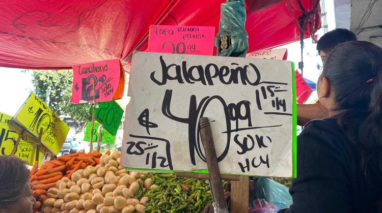 Golpe al bolsillo: Chile serrano y poblano suben 10 pesos esta semana en Cuernavaca