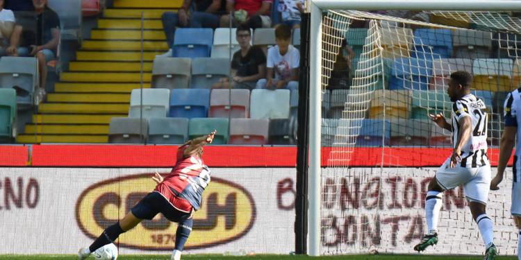 Il Cagliari sogna: espugna Udine con Maldini e aggancia le prime. Pari del Toro (1-1) a Bologna