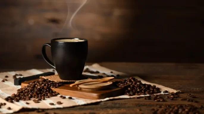 العلم يؤكد لعشاق القهوة: يمكنكم الاستمتاع بـ5 فناجين يومياً لكن بشرط