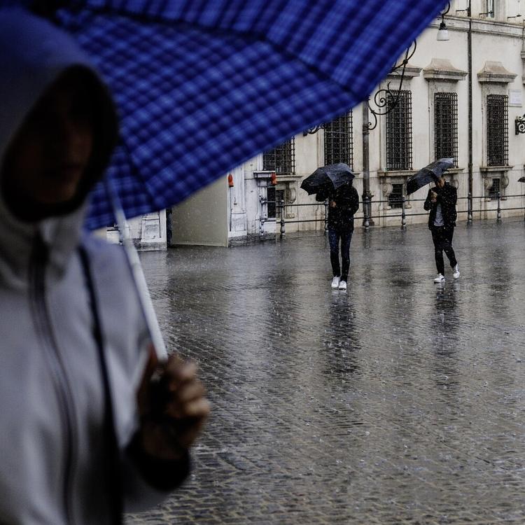 Meteo, la svolta: temporali e crollo delle temperature su tutta Italia, ma nel weekend torna il sole