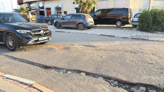 بسبب الحفر وأشغال معطوبة..شوارع بوعكاز بمراكش تتحول إلى “نقط سوداء” + صور
