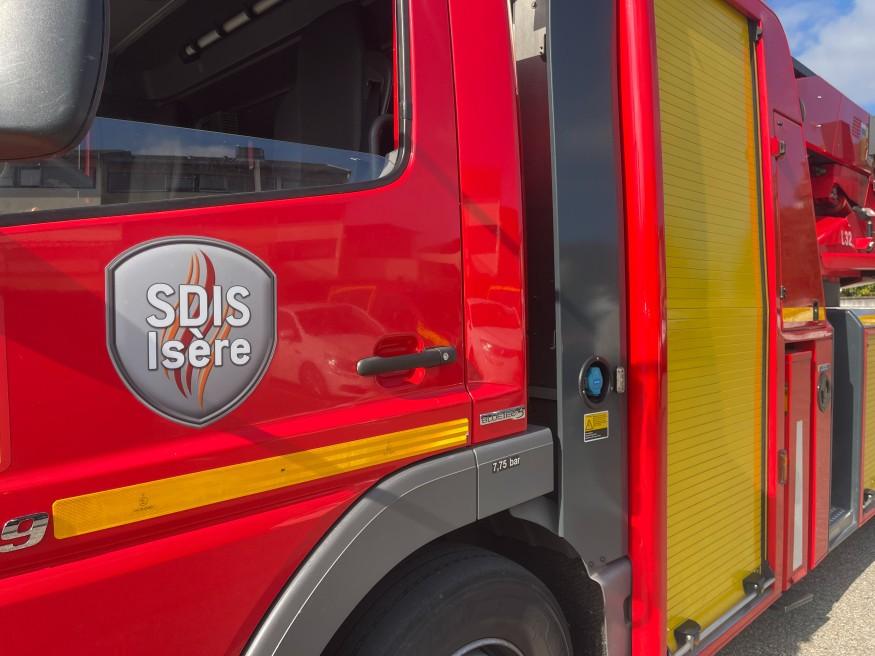 Feu à la Motte d'Aveillans : une femme retrouvée vivante mais inconsciente dans une cave