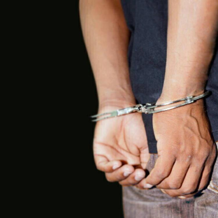 Tenta di uccidere la moglie e poi si lancia nel vuoto, sopravvive e viene arrestato