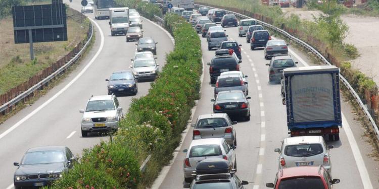 Ponte del Primo maggio, 7,4 milioni di italiani in viaggio. Federalberghi: giro d’affari da 3,8 miliardi