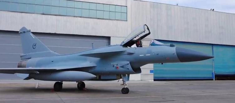 Caccia J-10C e missile PL-17: ecco la combo cinese che scuote l'indo-pacifico