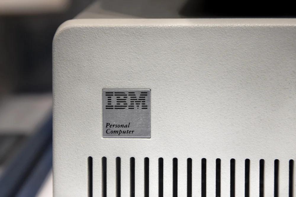 Buongiorno da InfoCilento: servizi, contatti programmi tv sul Canale 79. 12 Agosto: arriva il primo pc IBM