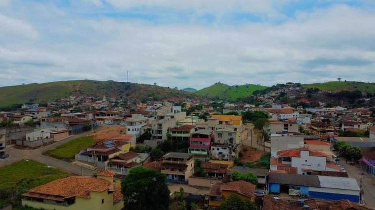 Mulher é esfaqueada no pescoço e morre após discussão em bar de Engenheiro Caldas