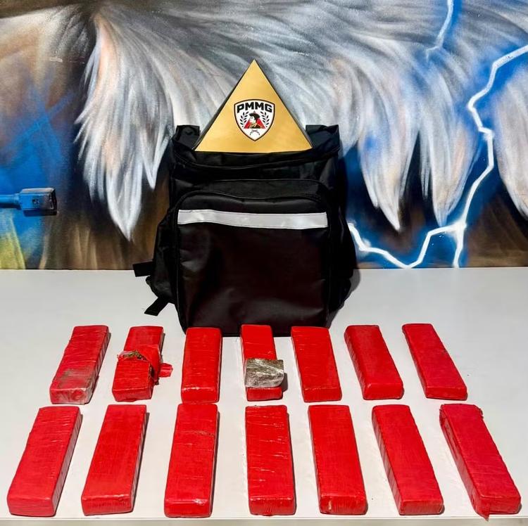 Duas pessoas são presas e 14 barras de maconha são apreendidas em Ipatinga