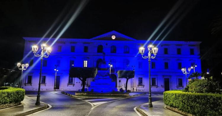 💙 LOCRI SI ILLUMINA DI BLU PER LA FIBROSI CISTICA 💙 ​Oggi, 8 settembre, in occasione della Giornata Mondiale della Fib...