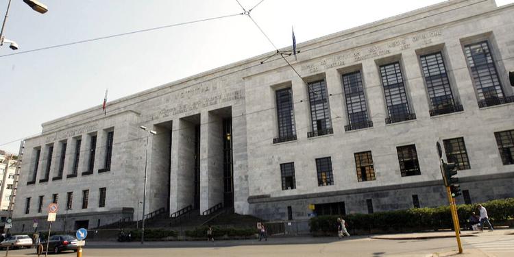 Escort nei locali della movida milanese, quattro arresti e perquisizioni. Calciatori di Serie A tra i clienti