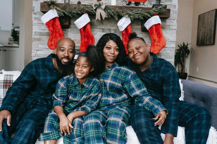 Familie ist vielfältig: Wie unterschiedlichste Familien Weihnachten feiern – Teil II