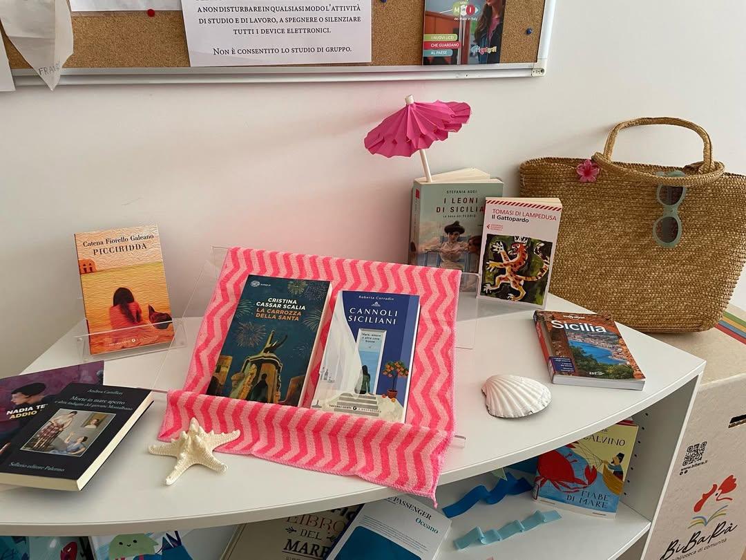 📍Dove si parte oggi? Facciamo tappa in SICILIA tra storia, tradizioni, paesaggi e sapori. In biblioteca puoi viaggiare...