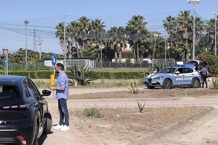 Minorenne alla guida fugge da un posto di blocco: muore un 16enne, altri 4 feriti