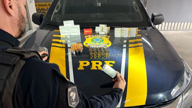Dupla é presa com anabolizantes e remédios emagrecedores escondidos em fundo falso no porta-malas de carro em Jacareí, SP