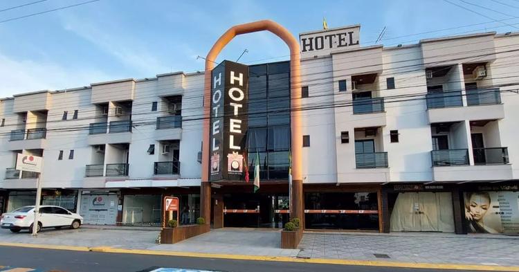 Cidade com mais de 140 mil habitantes e vizinha da capital catarinense do turismo tem apenas um hotel para receber visitantes