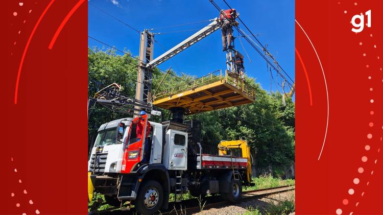 Após acidente com caminhão que interrompeu viagens, operação dos trens só deve ser normalizada na terça-feira no RS