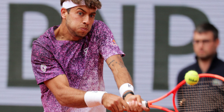 Roland Garros, Cobolli e l'Italia nella storia: batte 3-1 Auger-Aliassime e regala una semifinale tutta tricolore. Domenica un azzurro si giocherà la Coppa