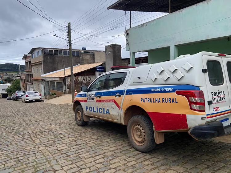 Operação prende sete suspeitos e apreende R$ 100 mil, armas e 14 veículos em Manhuaçu