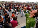Los jóvenes que beben de forma habitual en España caen un 60% en 20 años, pero aumenta el consumo por atracón