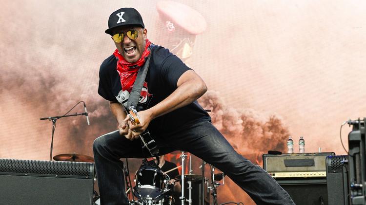 Tom Morello quer que músicos ‘isentões’ politicamente queimem no inferno