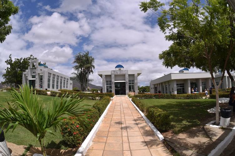 Cemitério anuncia exumação de corpos de pessoas de mais de 260 famílias por inadimplência