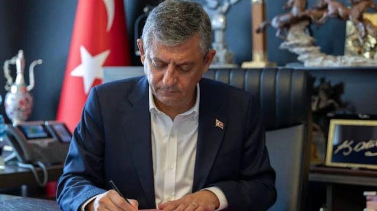 Özgür Özel, "Yeni Parti" Genel Başkanı seçildi