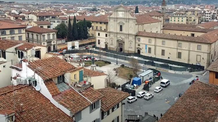 Piazza San Marco a Firenze: via le pietre rovinate, arriva l’asfalto stampato