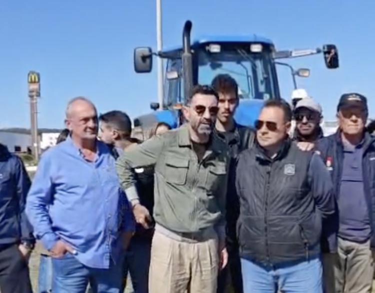 Caro gasolio, la protesta nel Crotonese: «Se ci fermiamo noi si ferma il Paese». Algieri (Confcommercio): «Evitare allarmismi»