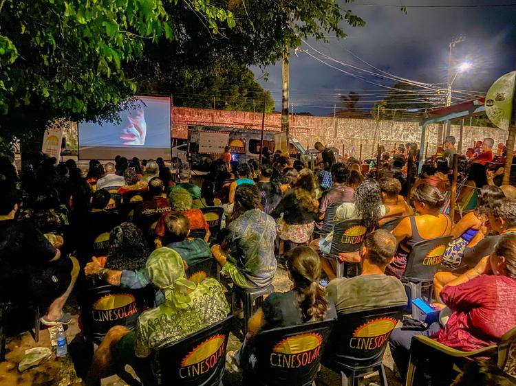 Cinema itinerante movido a energia solar terá sessões gratuitas em Natal; veja como participar