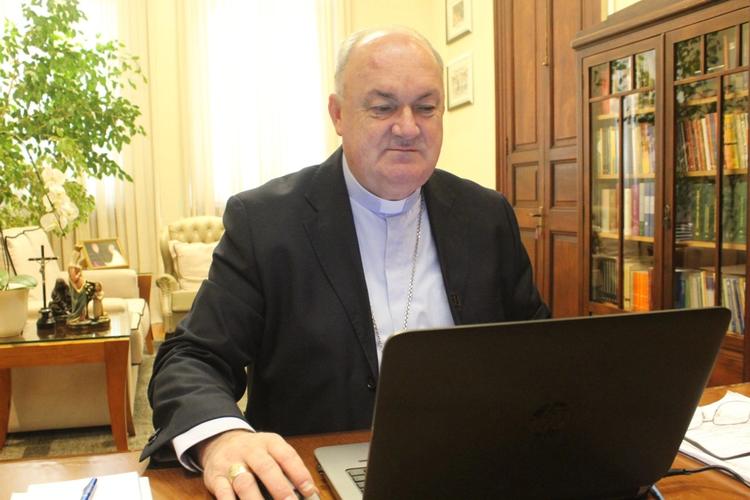 Dom José Gislon e Dom Alessandro Ruffinoni embarcam para participar da 62ª Assembleia Geral da CNBB, de 15 a 24 de abril