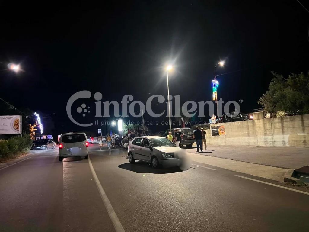 Incidente sulla via del mare a Perdifumo: travolge un motorino e scappa. Poi chiama i carabinieri