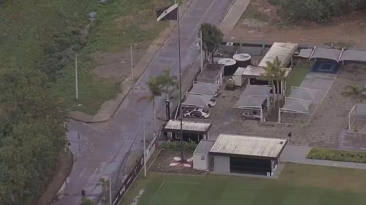 Atacante do Vasco é alvo de buscas em operação que investiga ligação com o tráfico