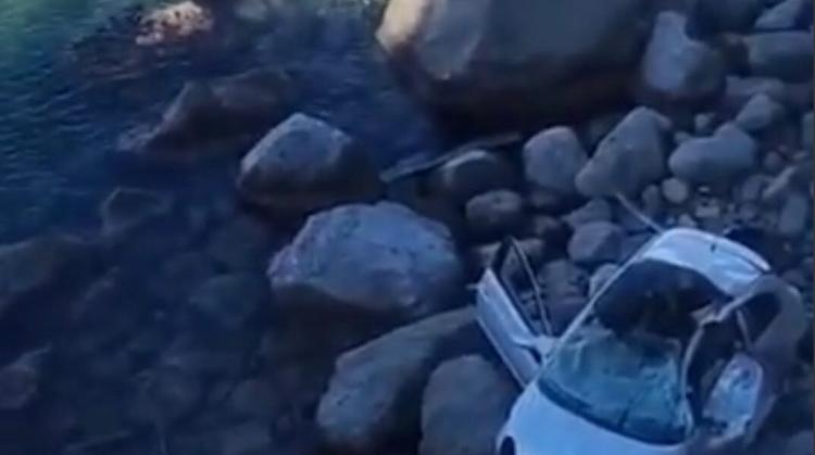 Tre ragazzi rubano un'auto e finiscono in una scarpata, due 18enni gravi. E' accaduto ad Ischia