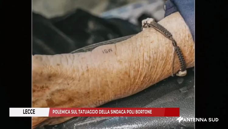 Lecce, polemica sul tatuaggio della sindaca Adriana Poli Bortone