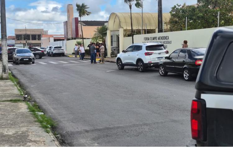 Advogado e cliente são baleados na porta de Fórum em Aracaju