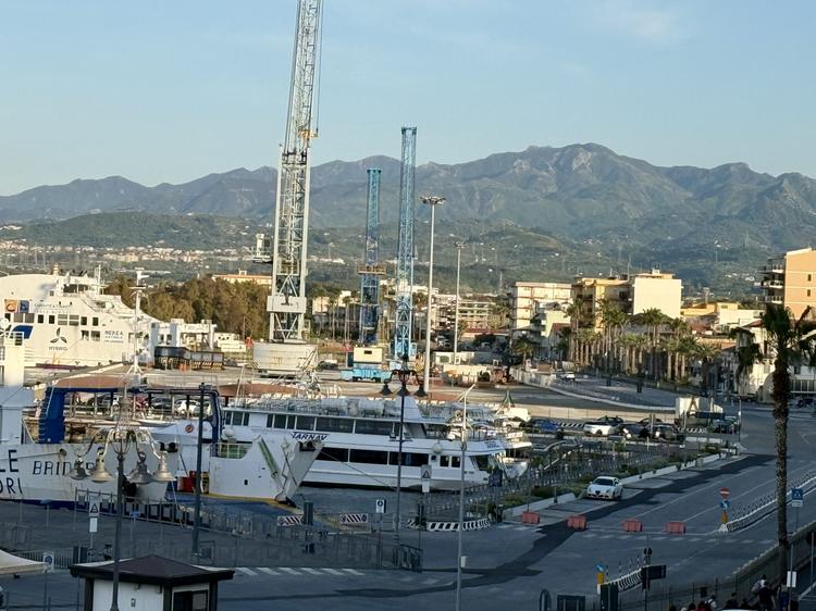Traffico merci, Ministero delle Infrastrutture autorizza nove assunzioni nel porto di Milazzo